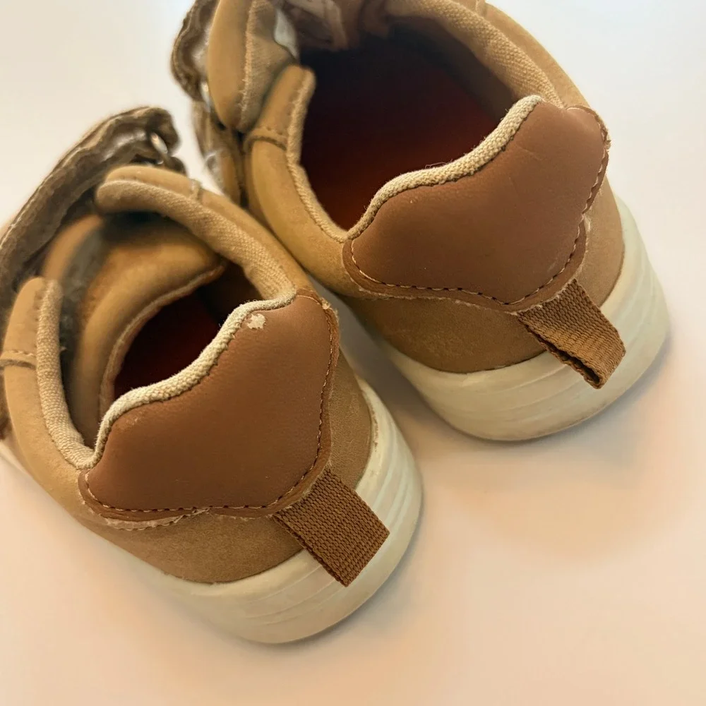 OshKosh Apollo B-01 Tan Hook and Loop Sneakers Size 5 Baby Toddler Casual Shoes